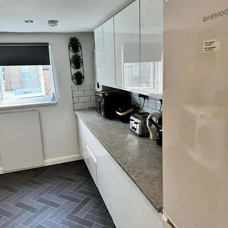 Rooms - Breakfast Free In Private House, Alross Group Norwood Exterior photo