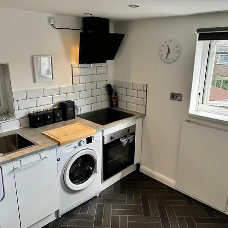 Rooms - Breakfast Free In Private House, Alross Group Norwood Exterior photo