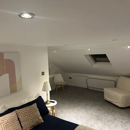 Rooms - Breakfast Free In Private House, Alross Group Norwood Exterior photo