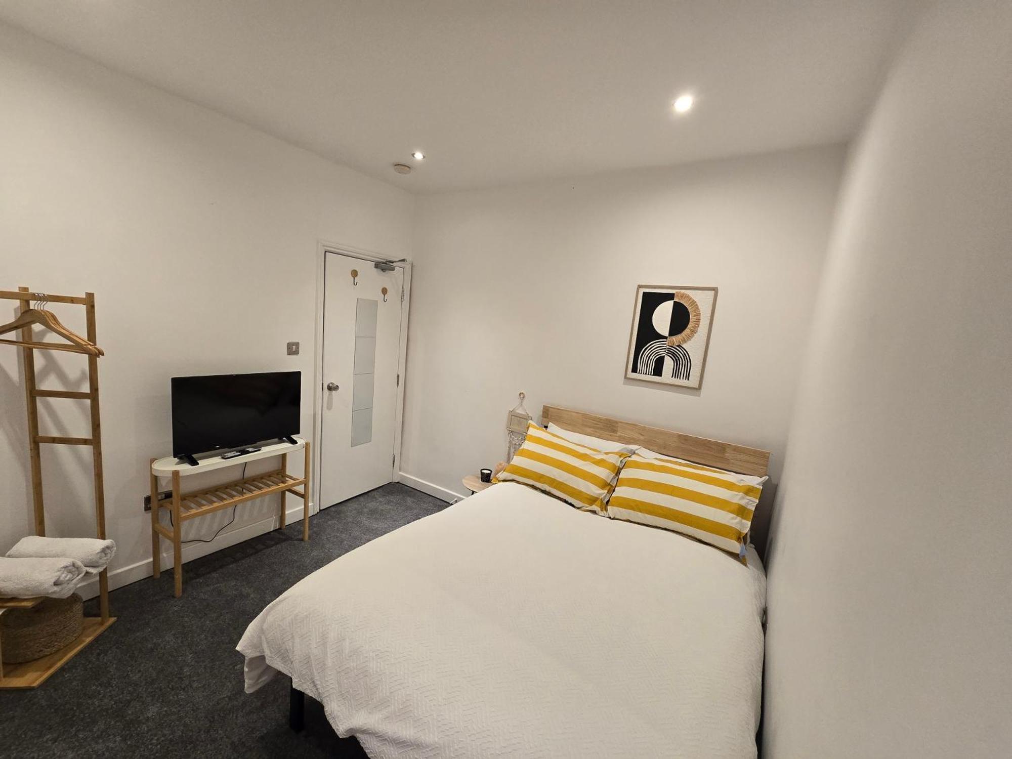 - Breakfast Free In Private House, Alross Group *
