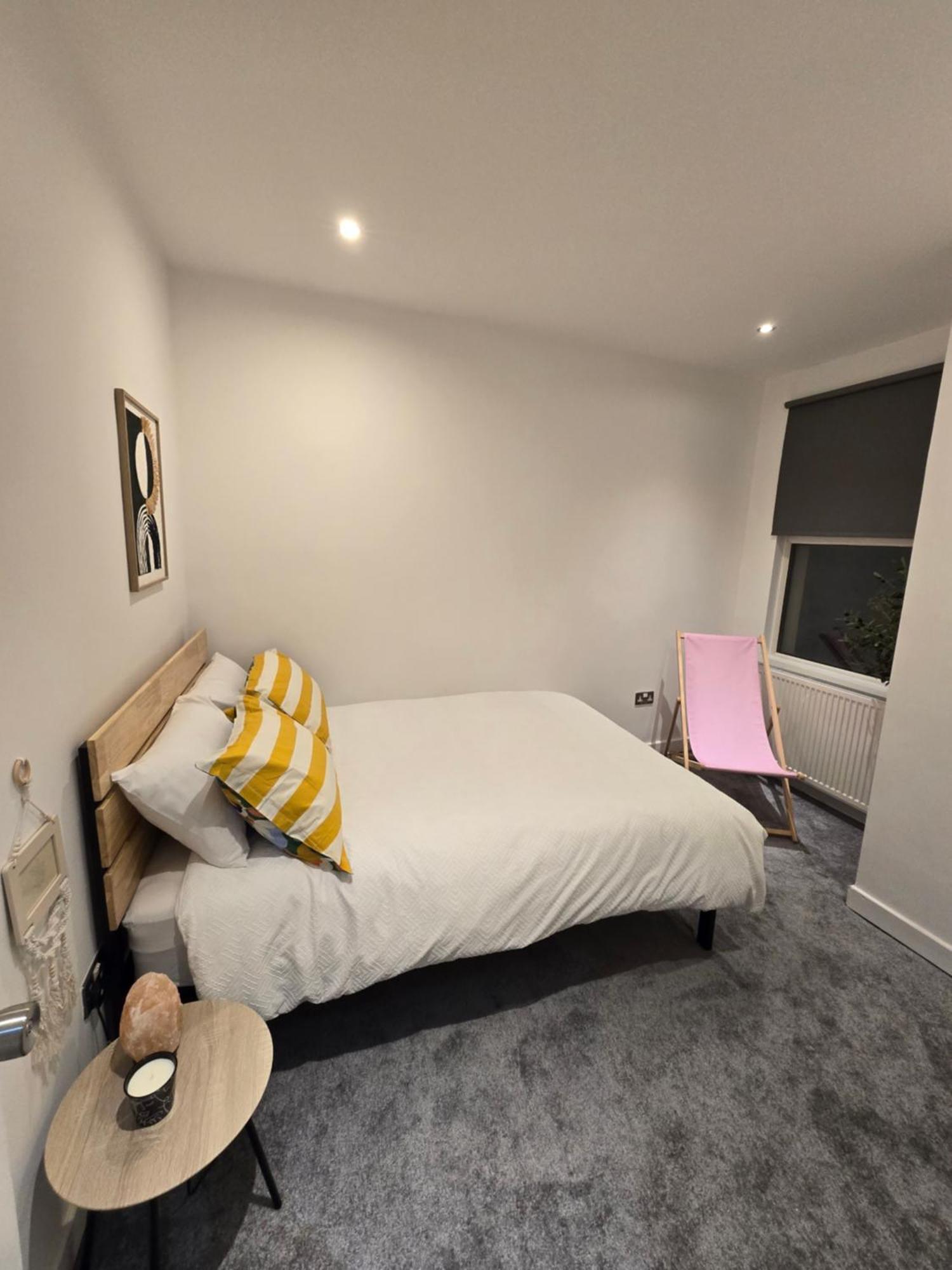 - Breakfast Free In Private House, Alross Group * Norwood