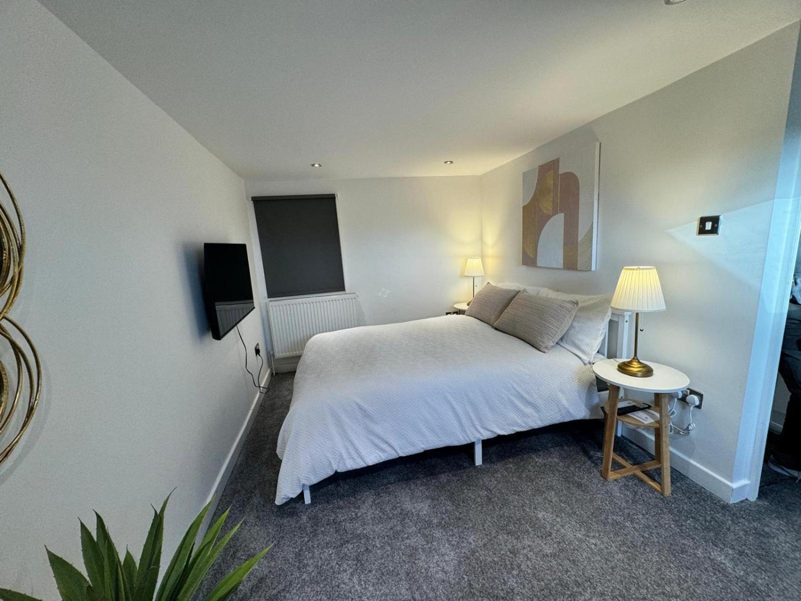 - Breakfast Free In Private House, Alross Group