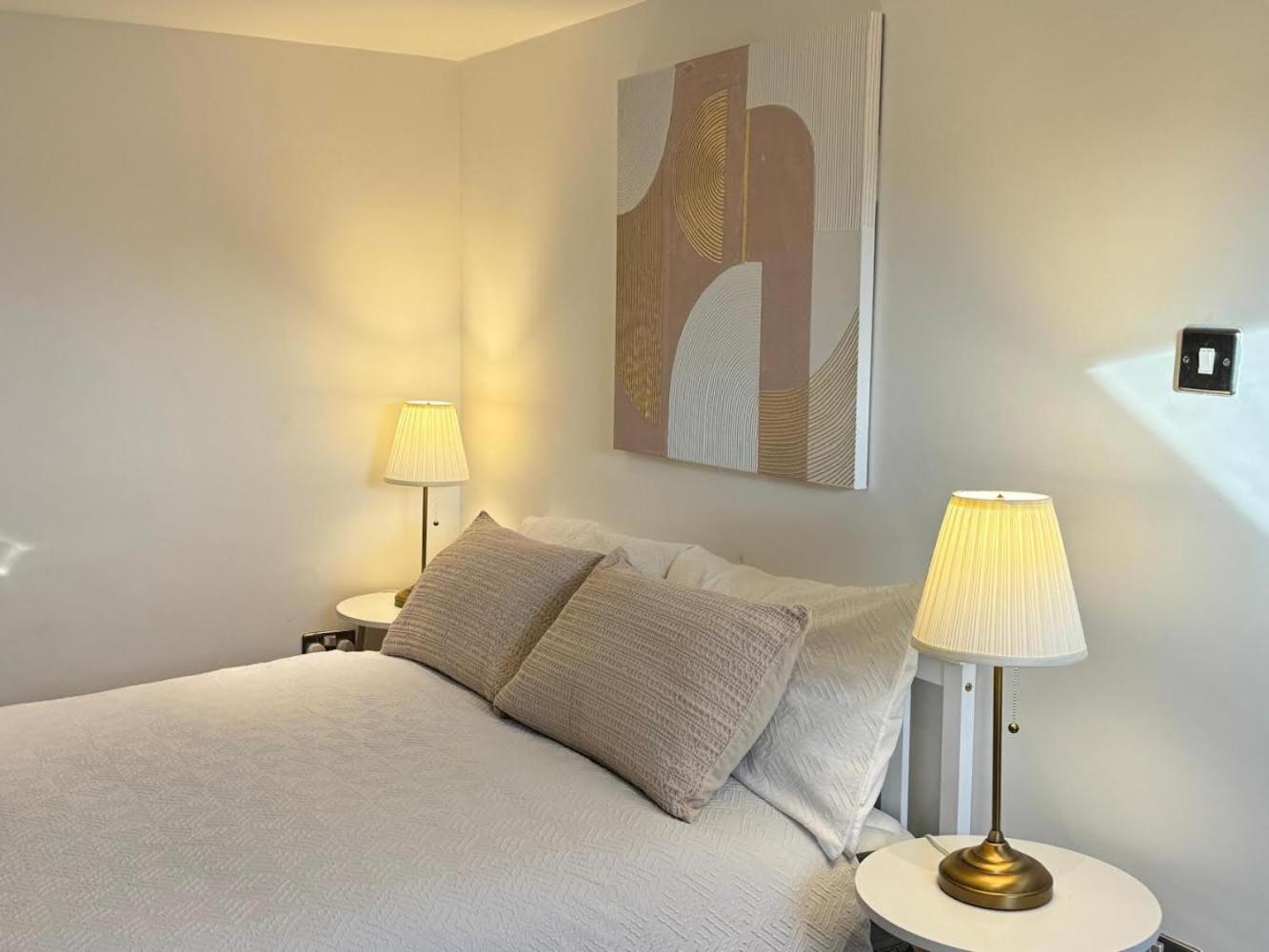 - Breakfast Free In Private House, Alross Group * Norwood